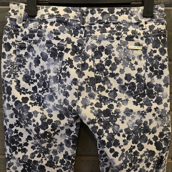 Michael Kors Izzy Floral Print Cropped Skinny Jeans Size 2P Petite Blue White - Picture 9 of 9